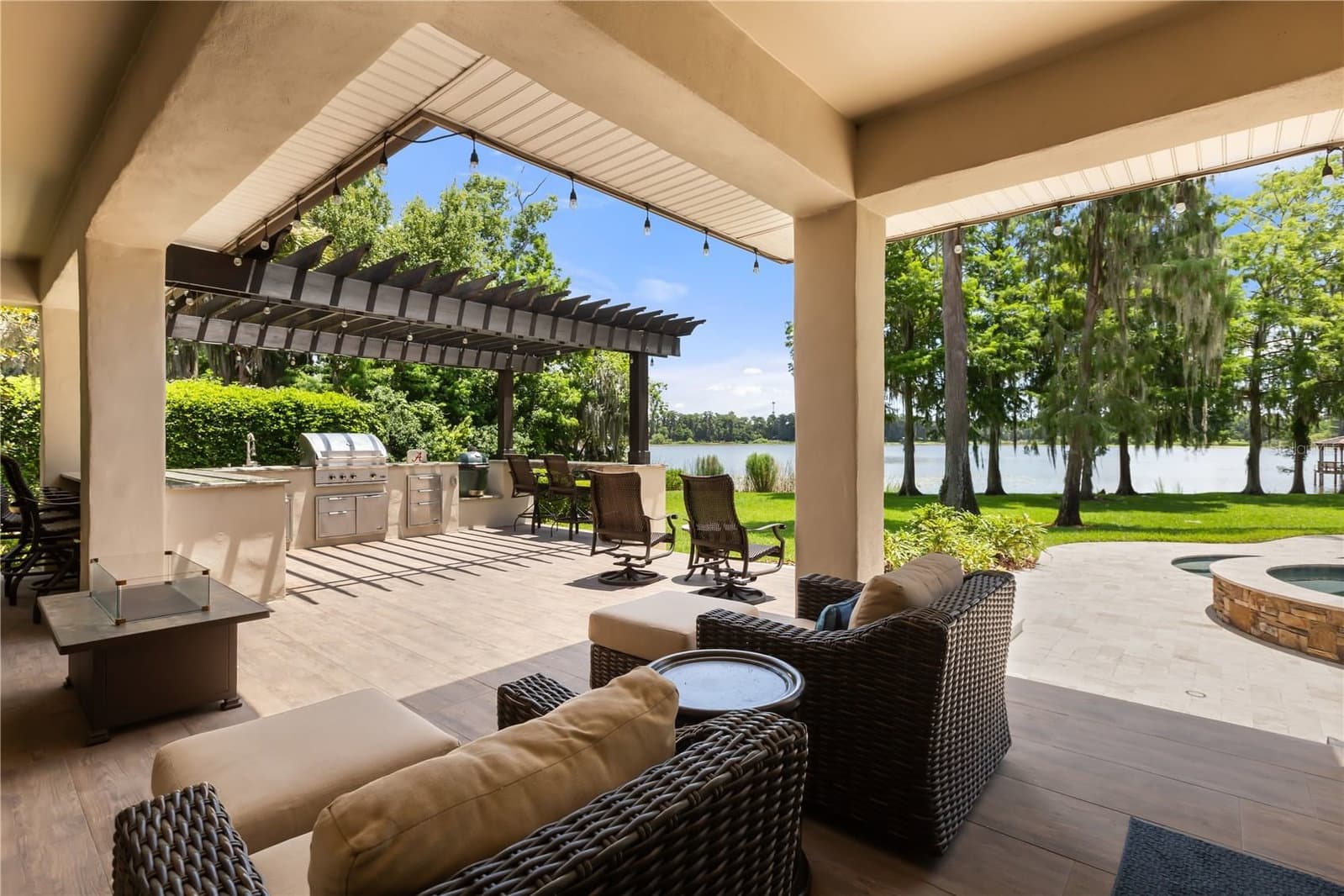 5115 CRANES POINT