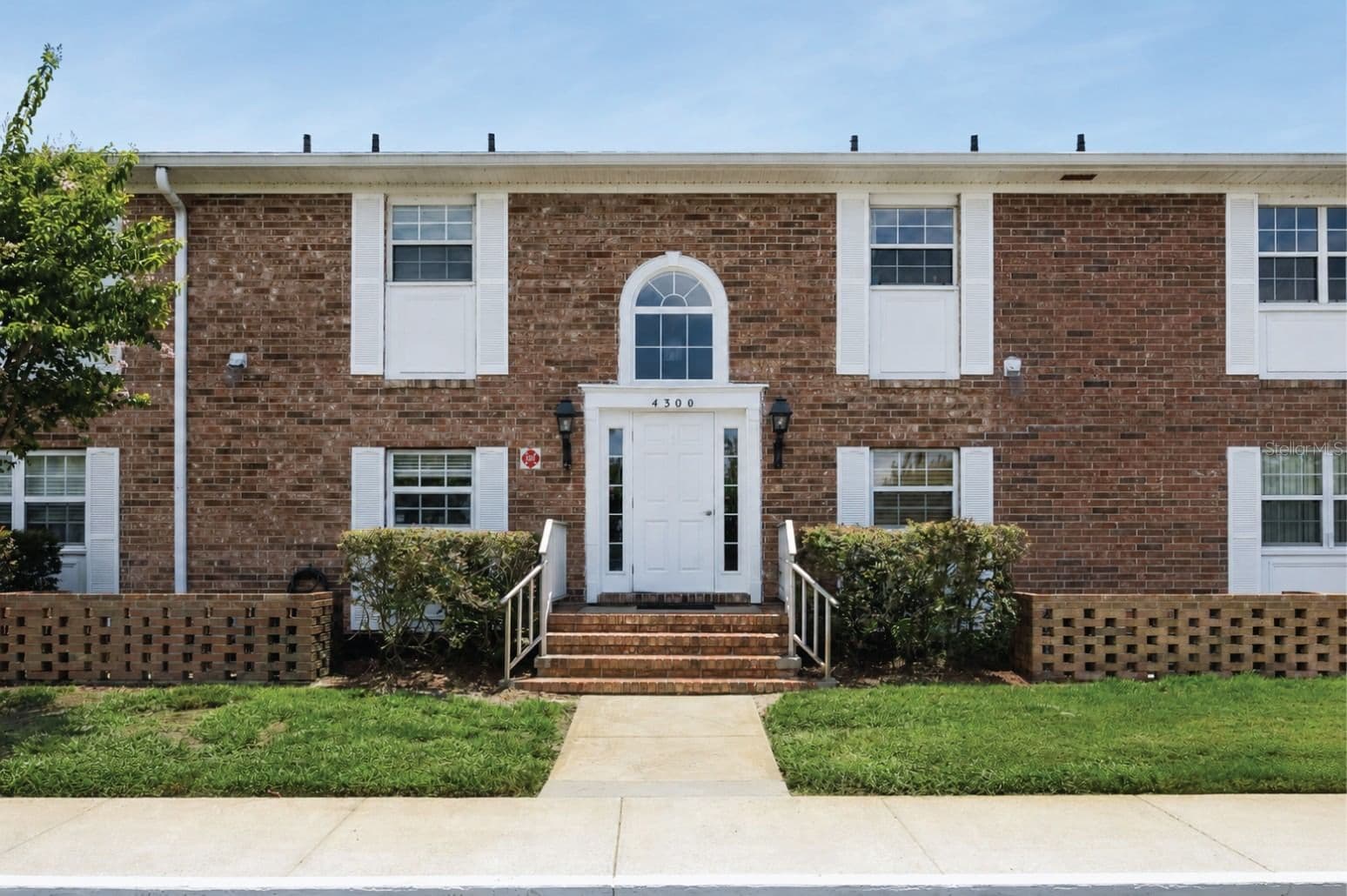 4300 LAKE UNDERHILL