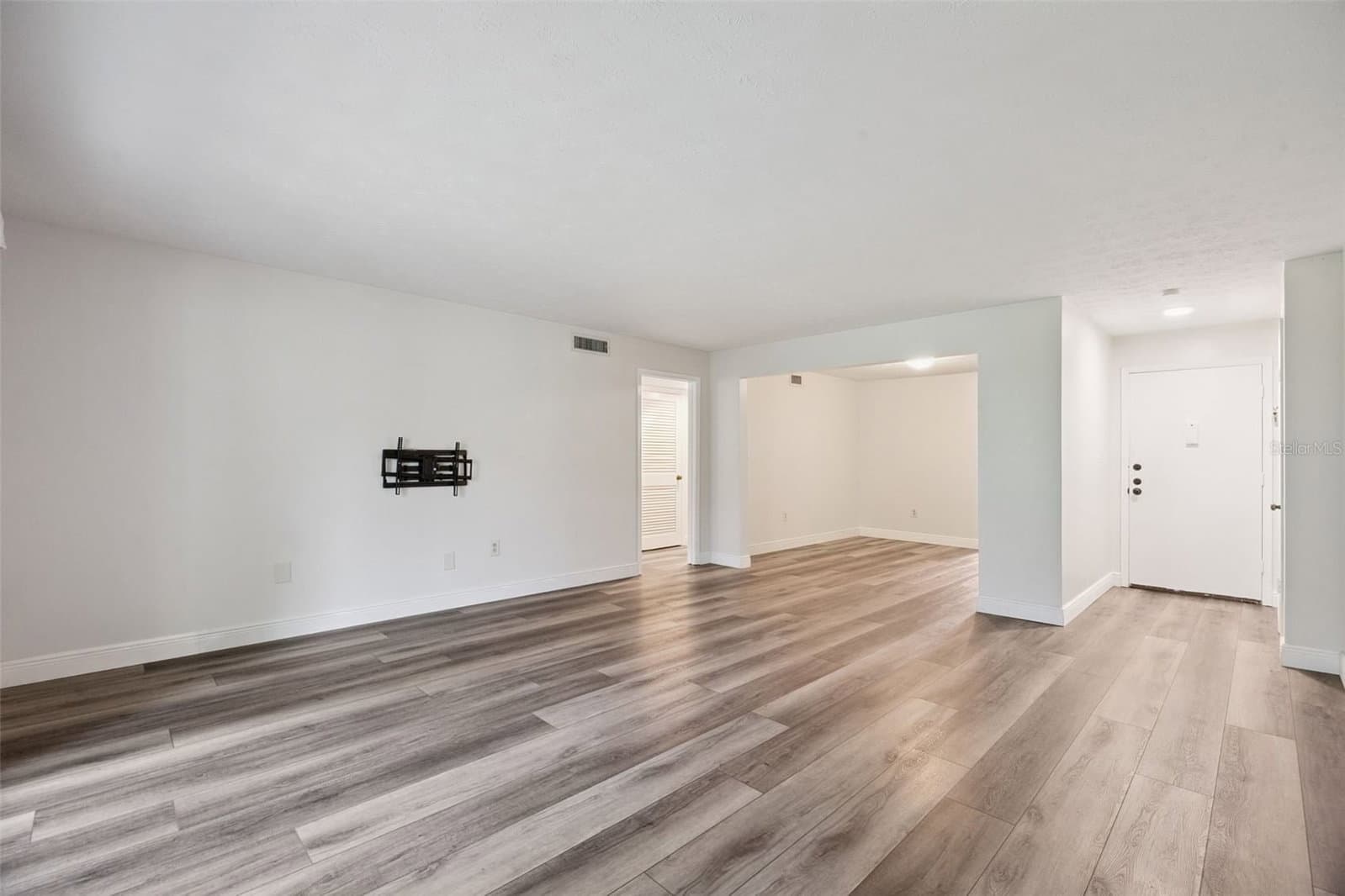 4300 LAKE UNDERHILL