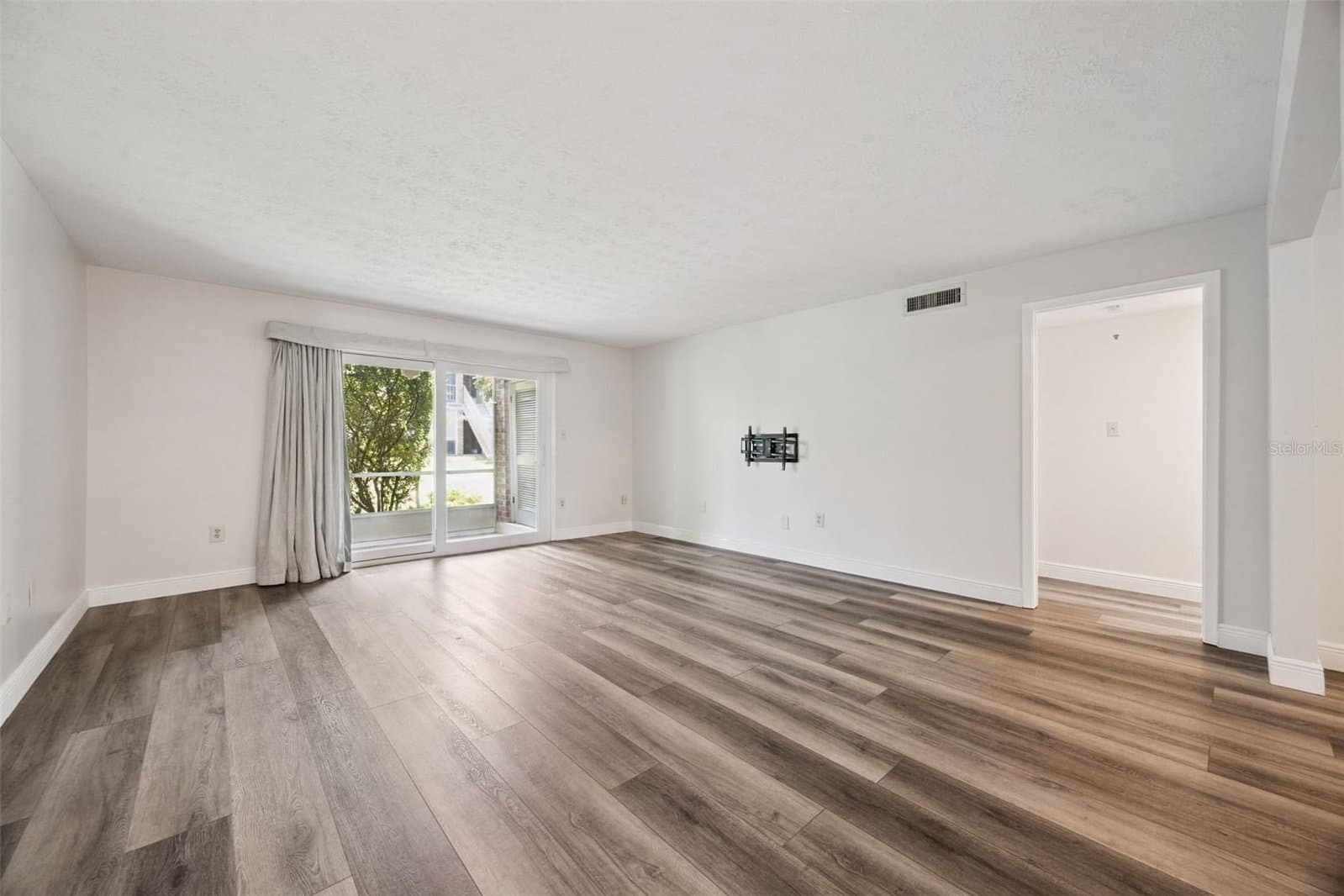 4300 LAKE UNDERHILL