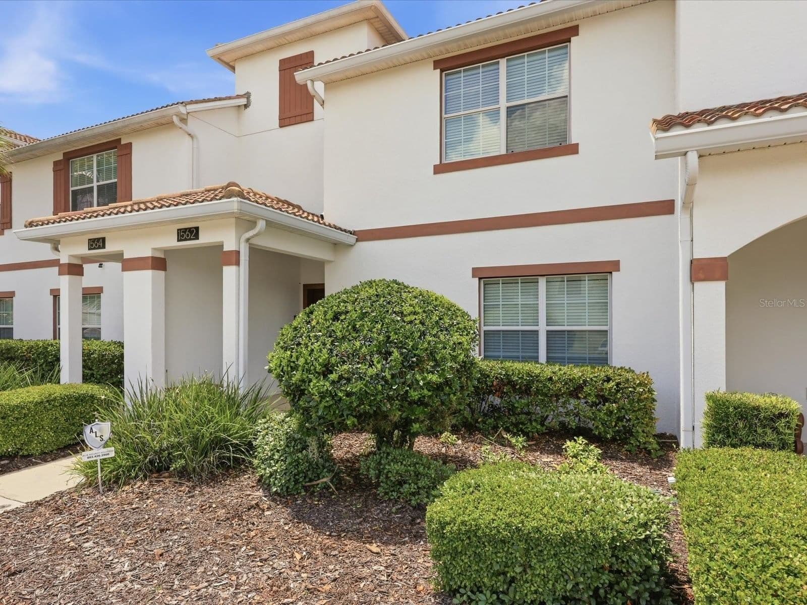 1562 MOON VALLEY