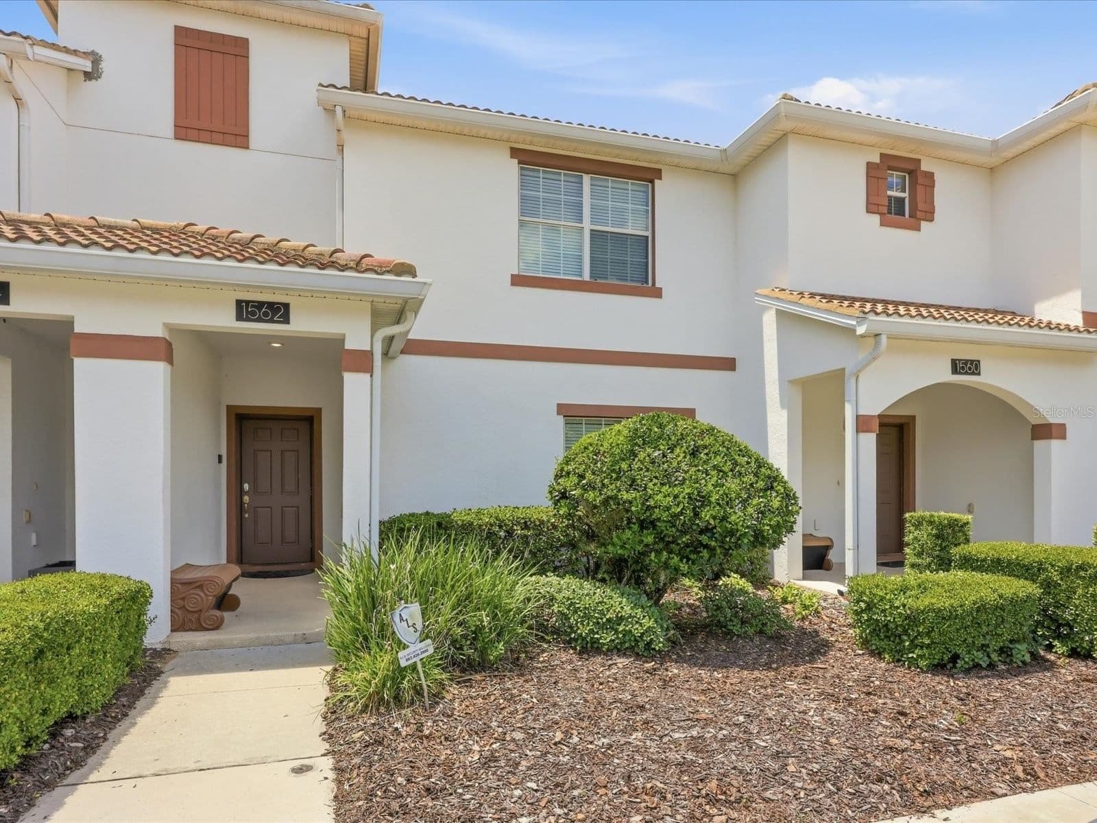 1562 MOON VALLEY