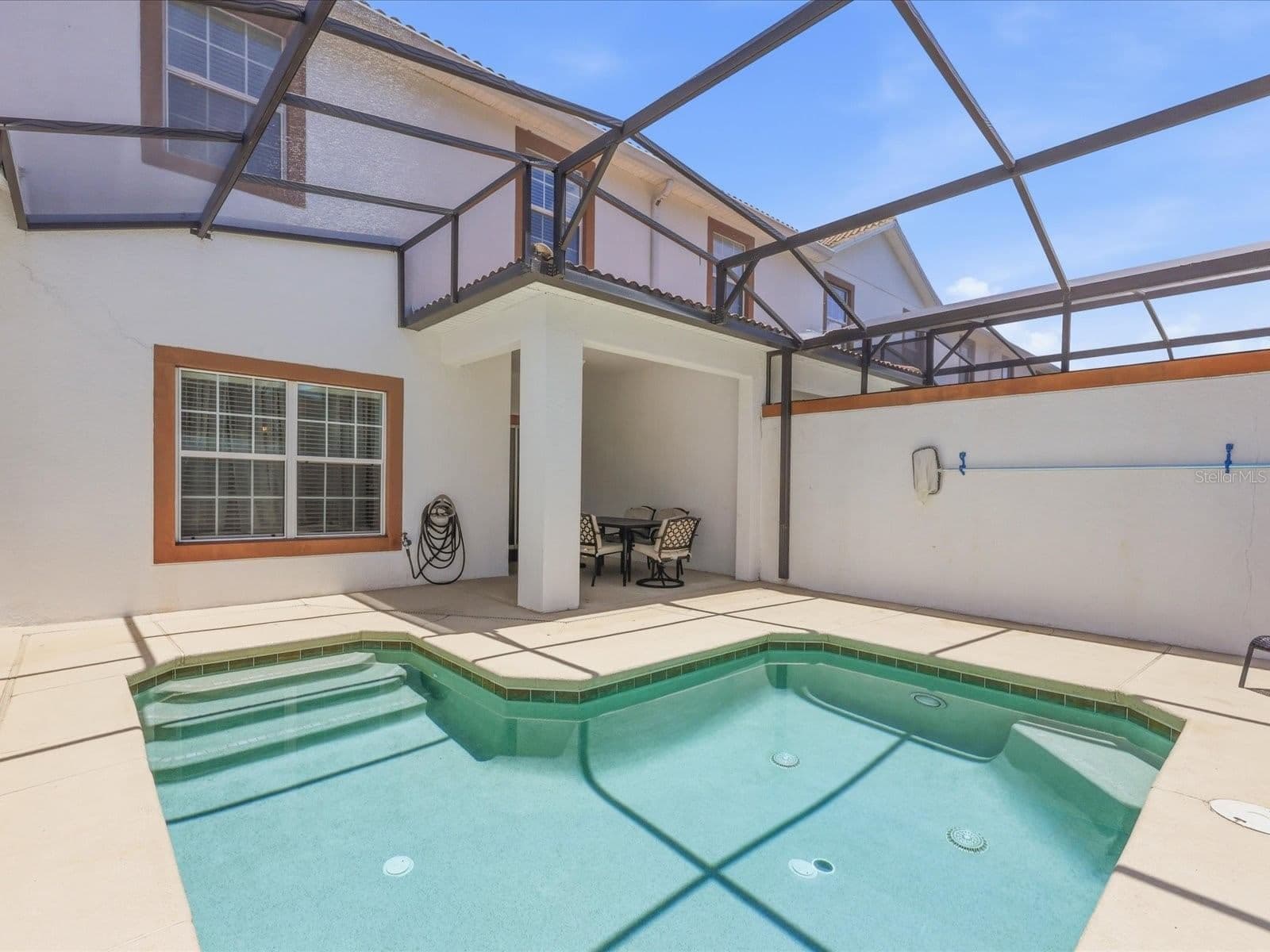 1562 MOON VALLEY