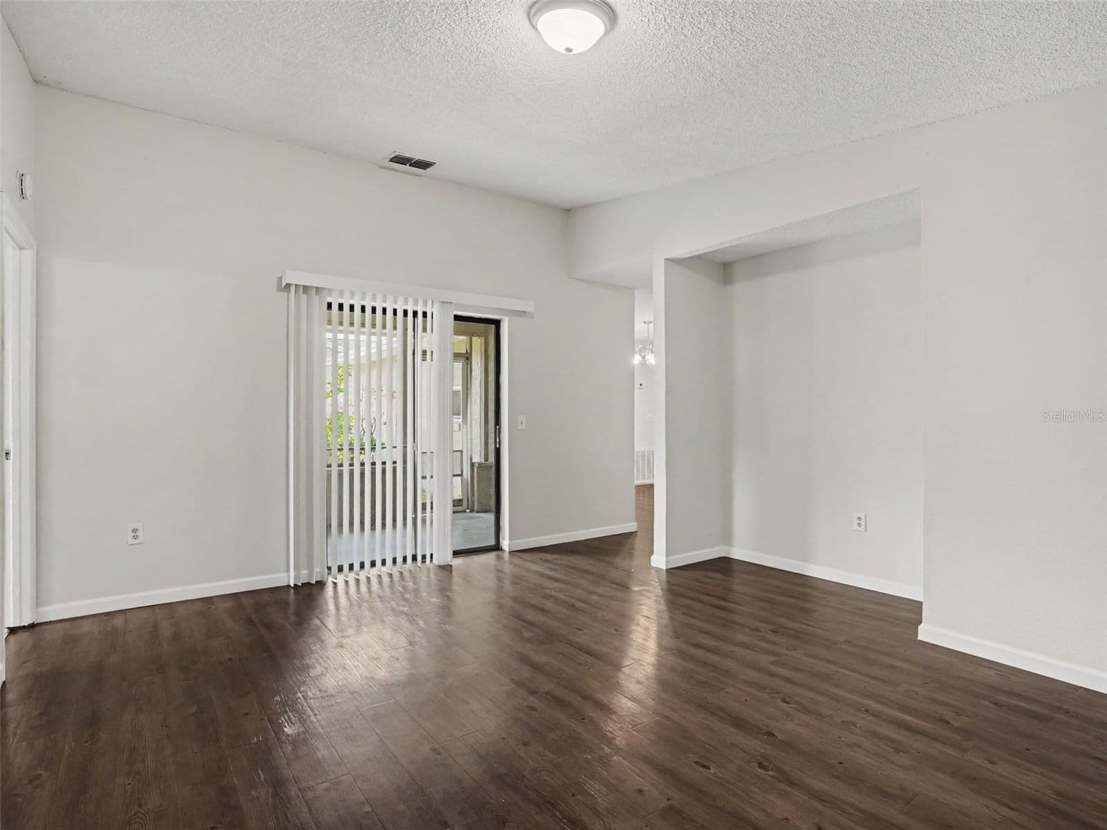 406 LAKE DAISY