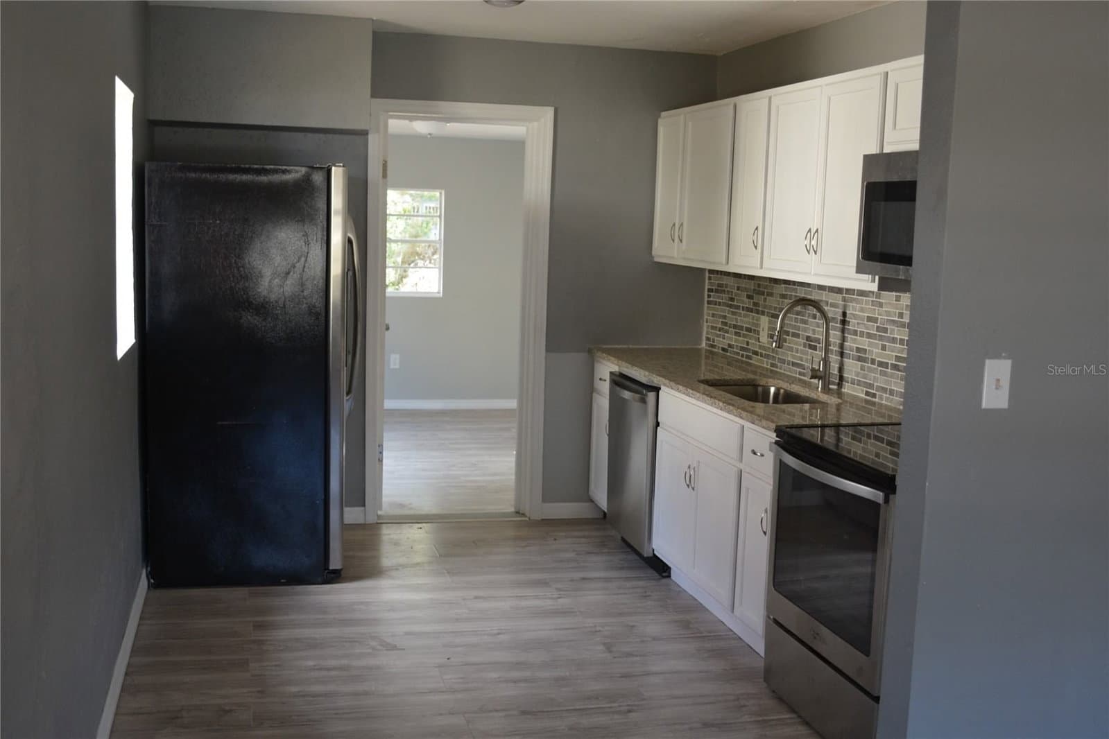 Photo 4 of 1328 3RD