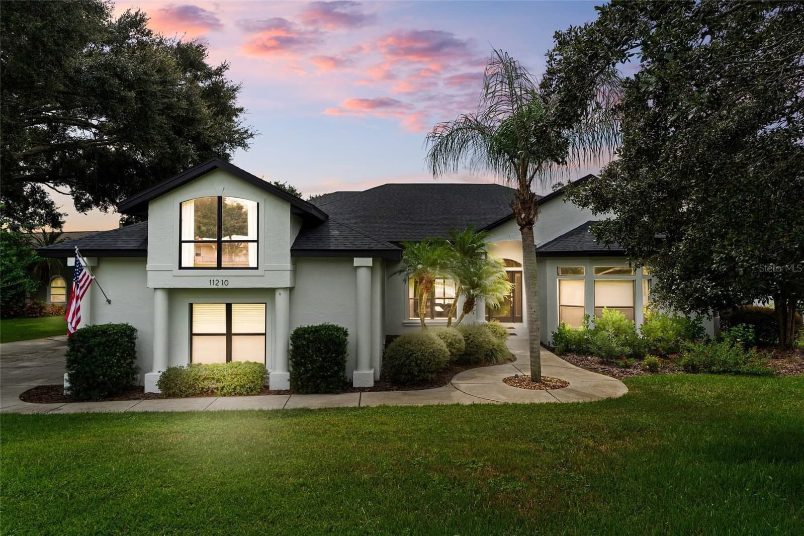 11210 CRESCENT BAY