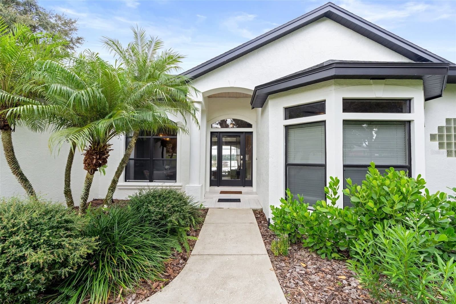 11210 CRESCENT BAY