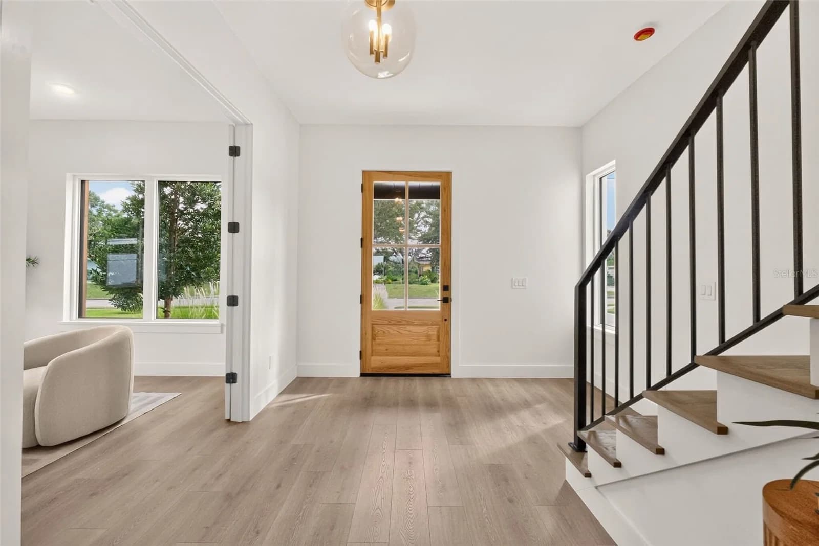Photo 4 of 1205 FALCON Drive
