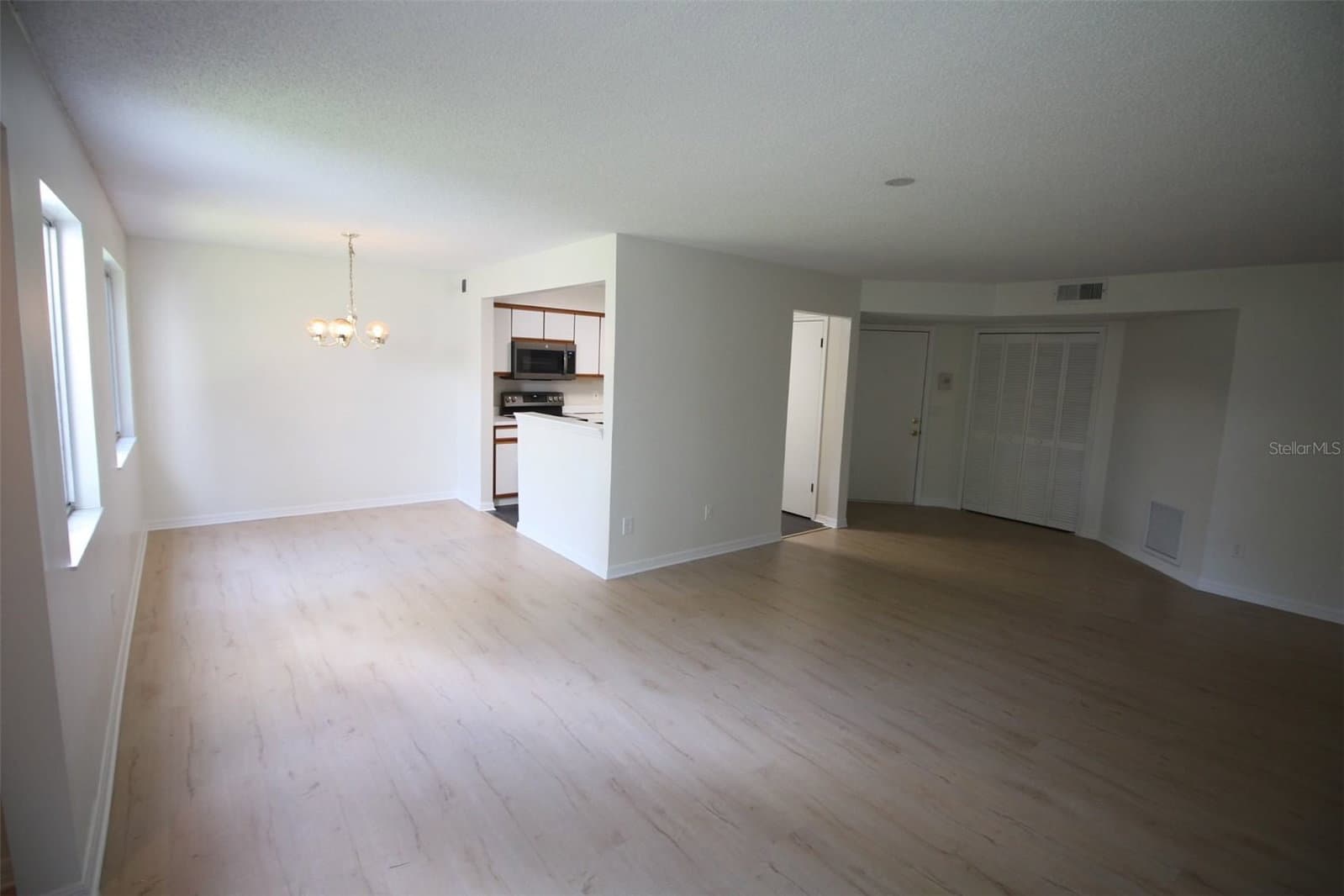 5301 WHITE CLIFF