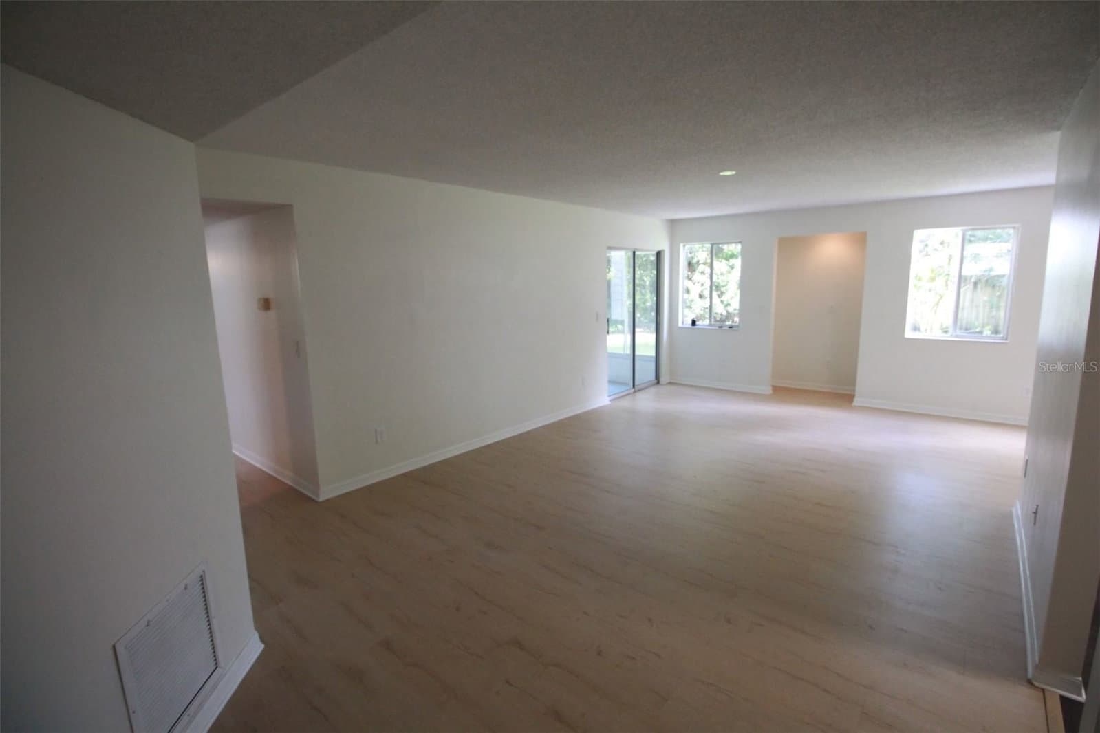5301 WHITE CLIFF