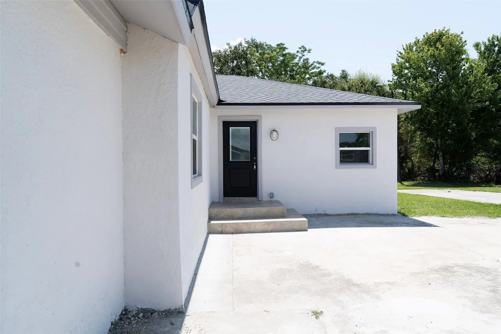 Photo 5 of 689 BETHUNE Avenue