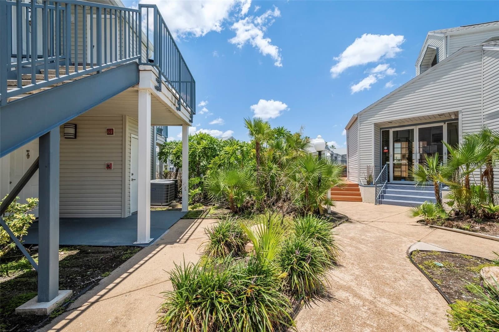 2568 WOODGATE
