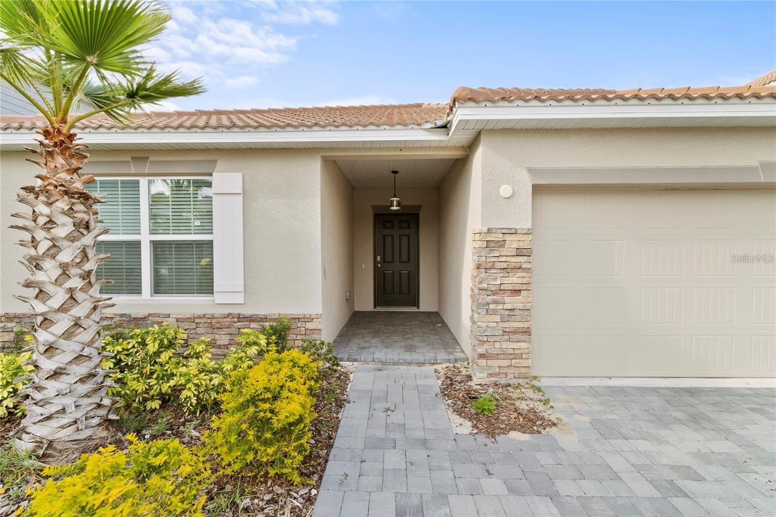 1154 OAK BLUFF