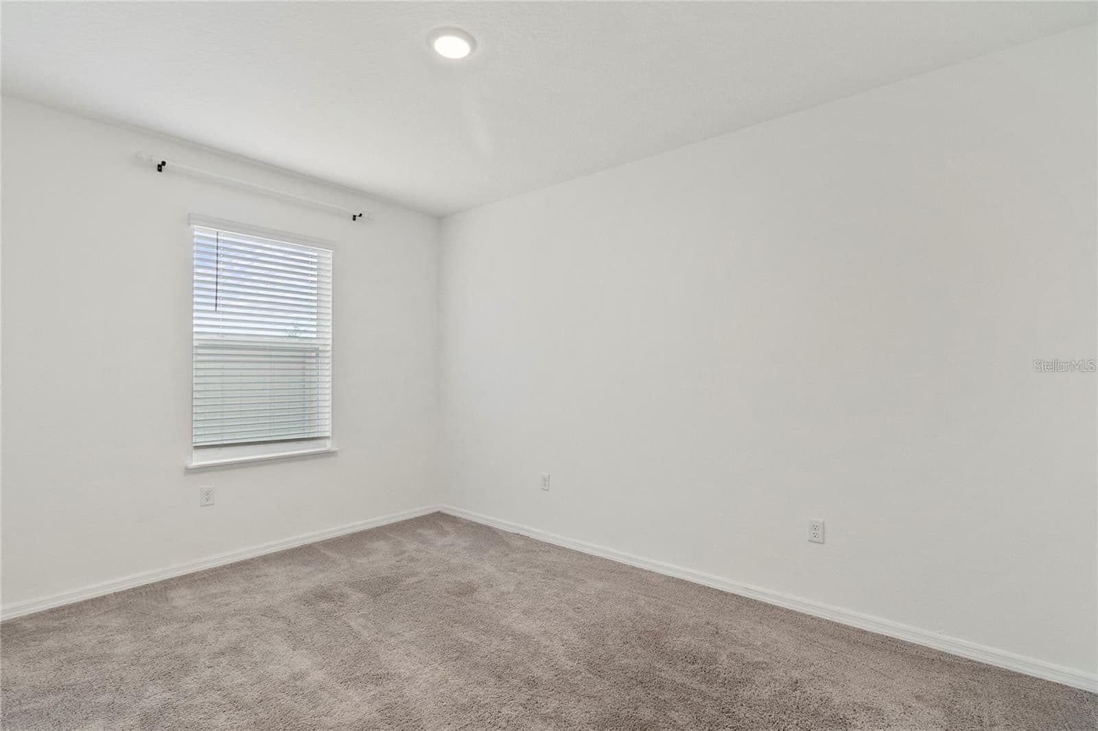 Photo 4 of 1154 OAK BLUFF