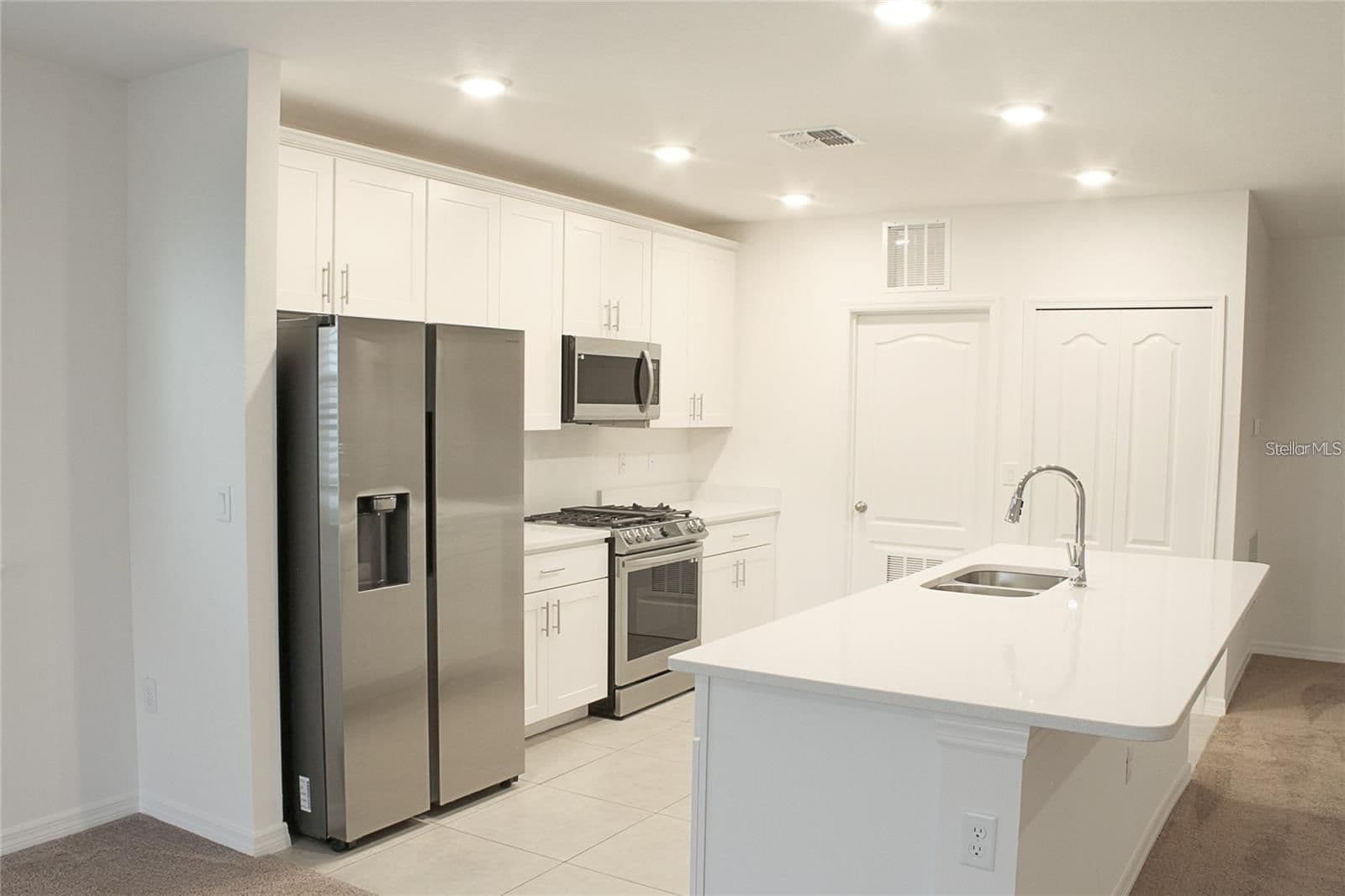 Photo 4 of 1162 OAK BLUFF