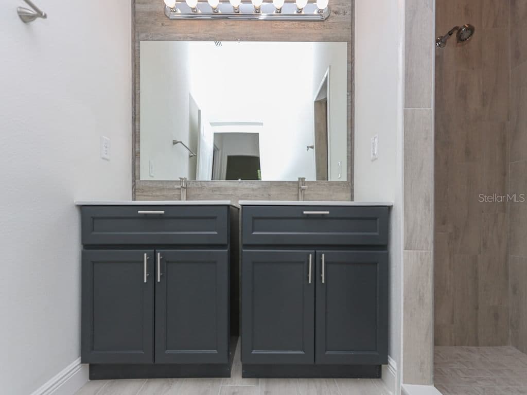 2831 LIVINGSTON