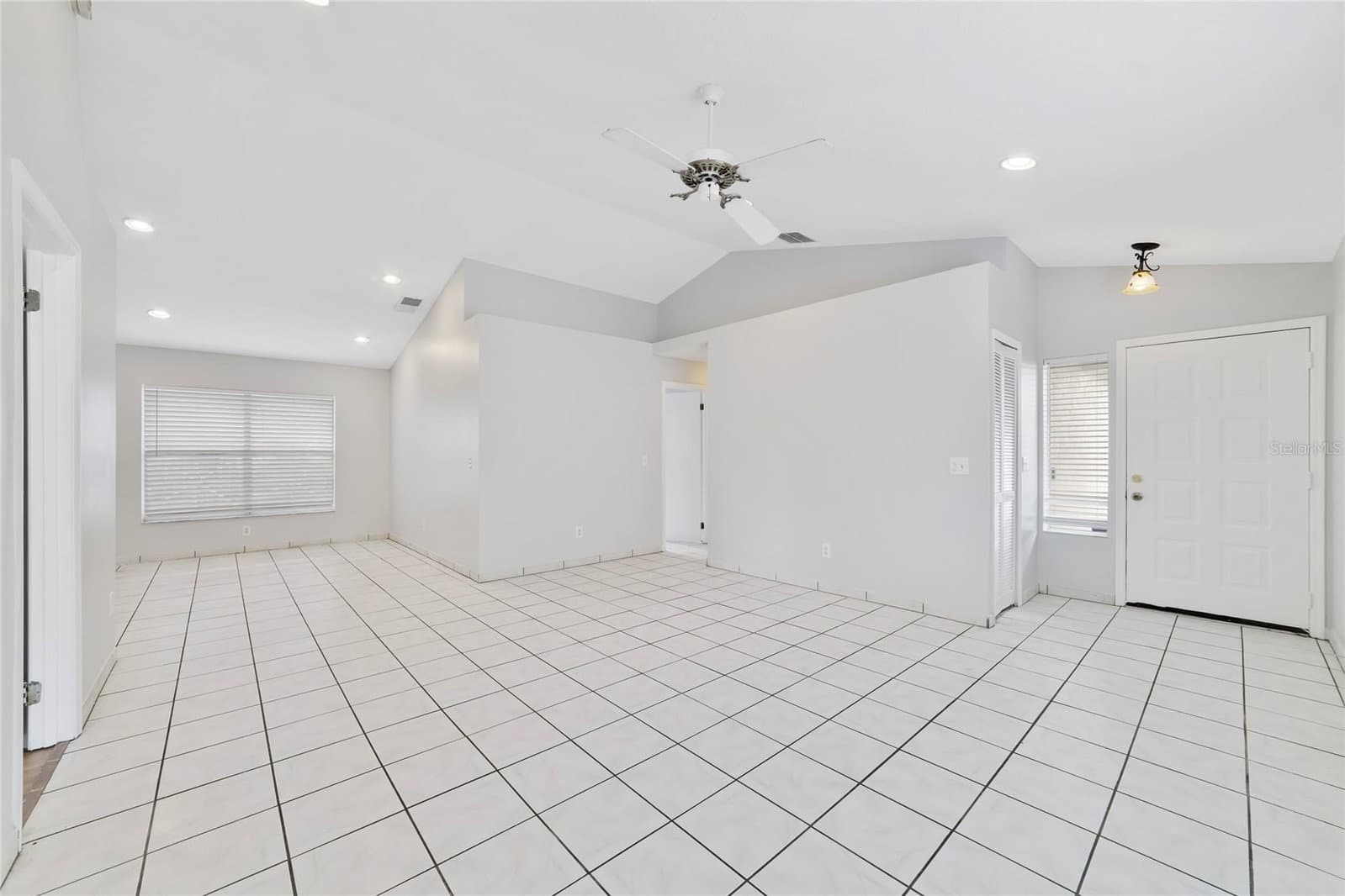 Photo 4 of 9752 PINEY POINT