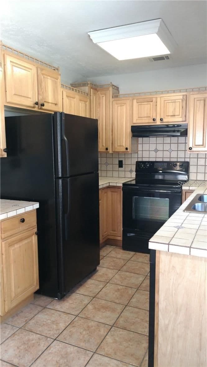 Photo 4 of 2824 WOODSIDE