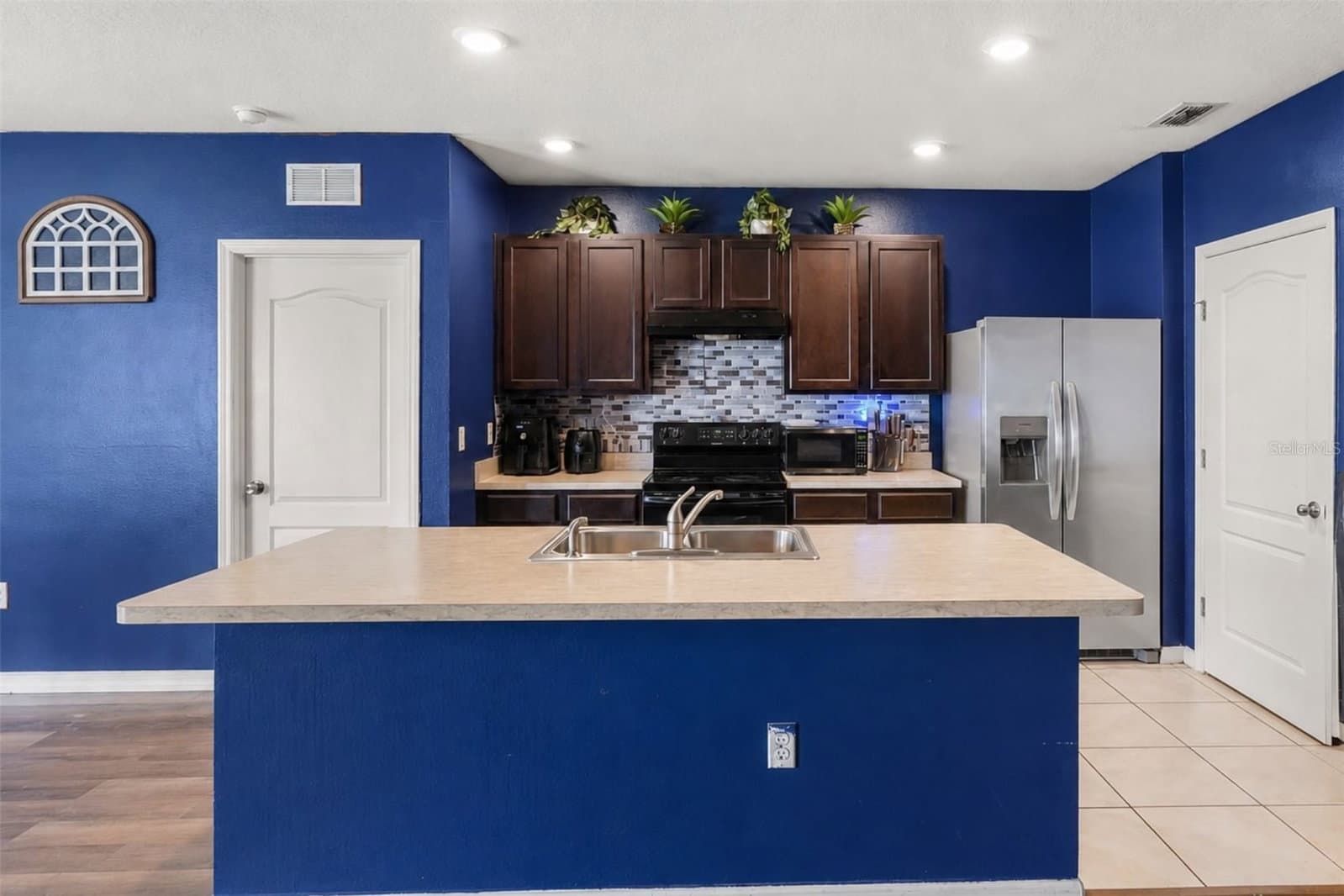 931 SUMMER GLEN