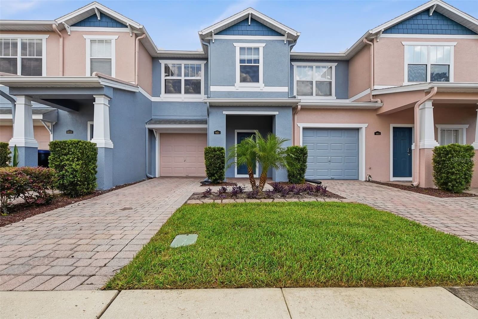 901 PINE POINTE