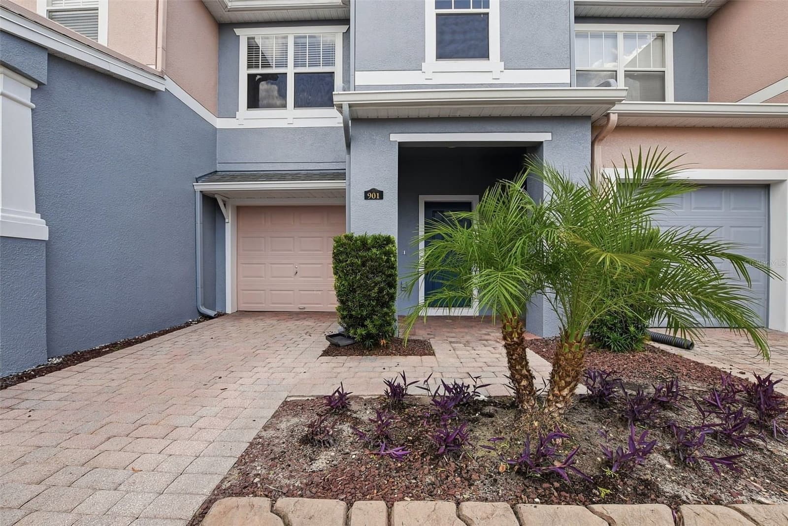 901 PINE POINTE