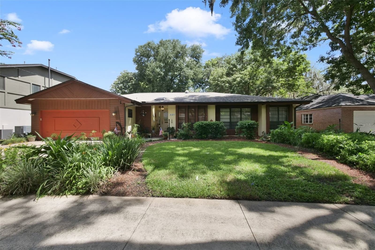 1121 SHOREWOOD