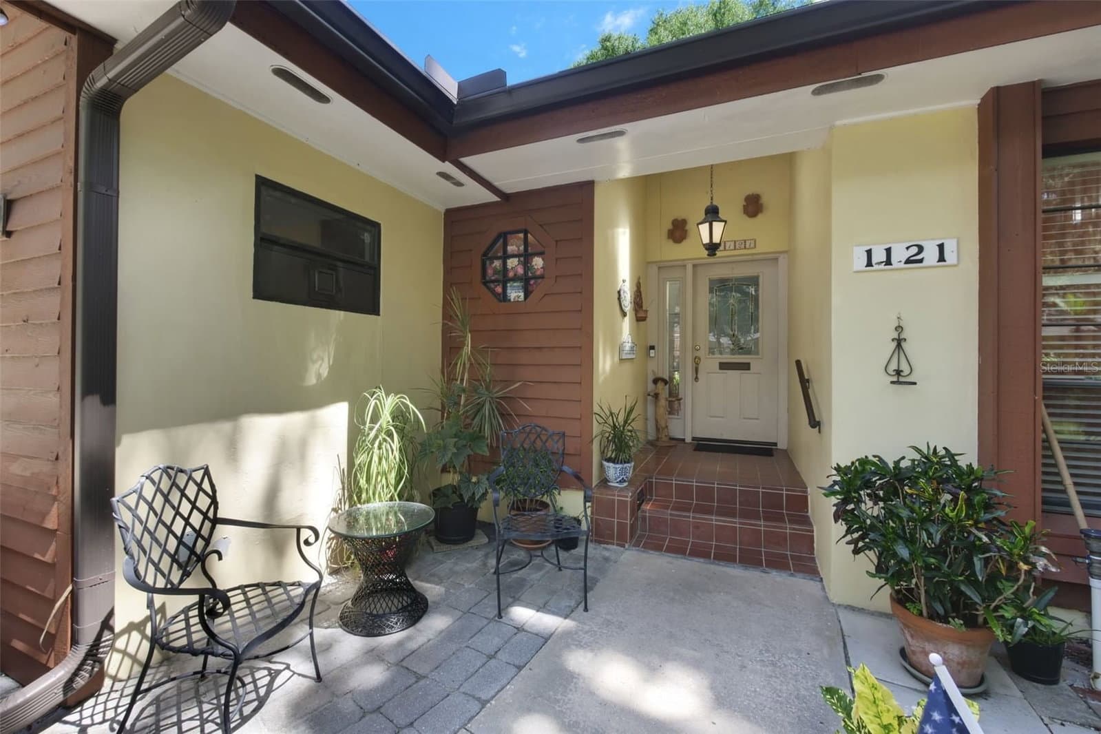 1121 SHOREWOOD