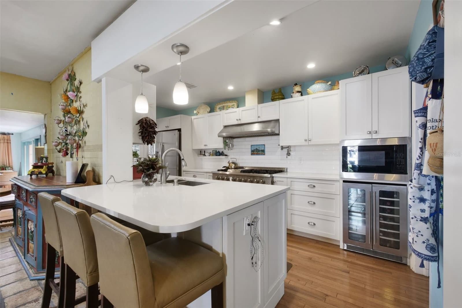Photo 5 of 1121 SHOREWOOD