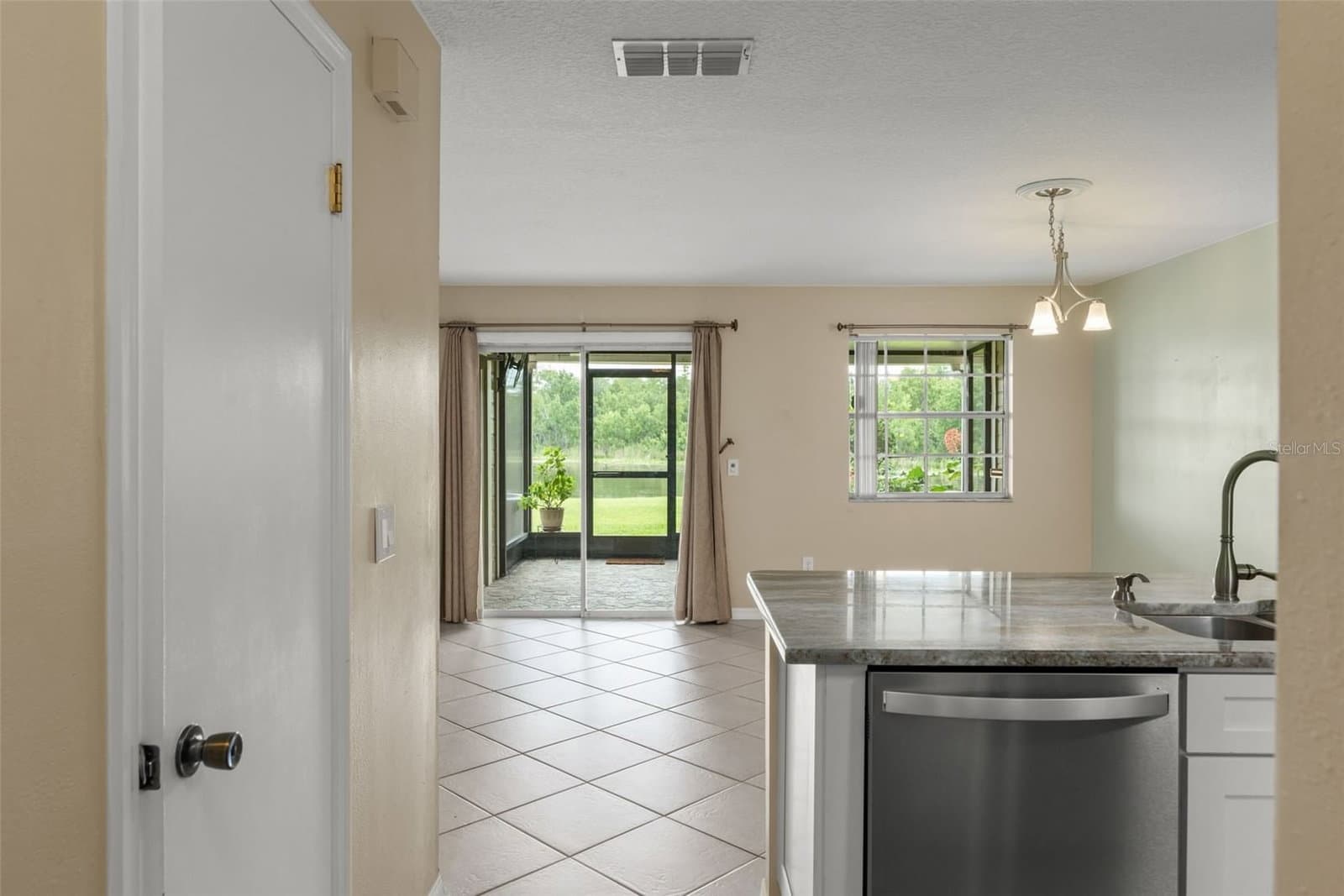Photo 4 of 11715 WINDBOURNE