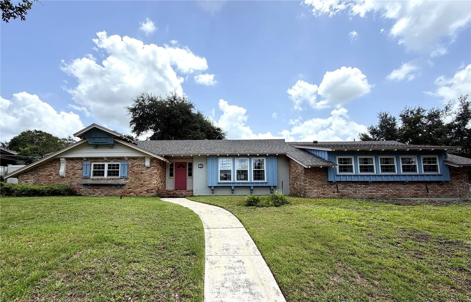 708 BALMORAL