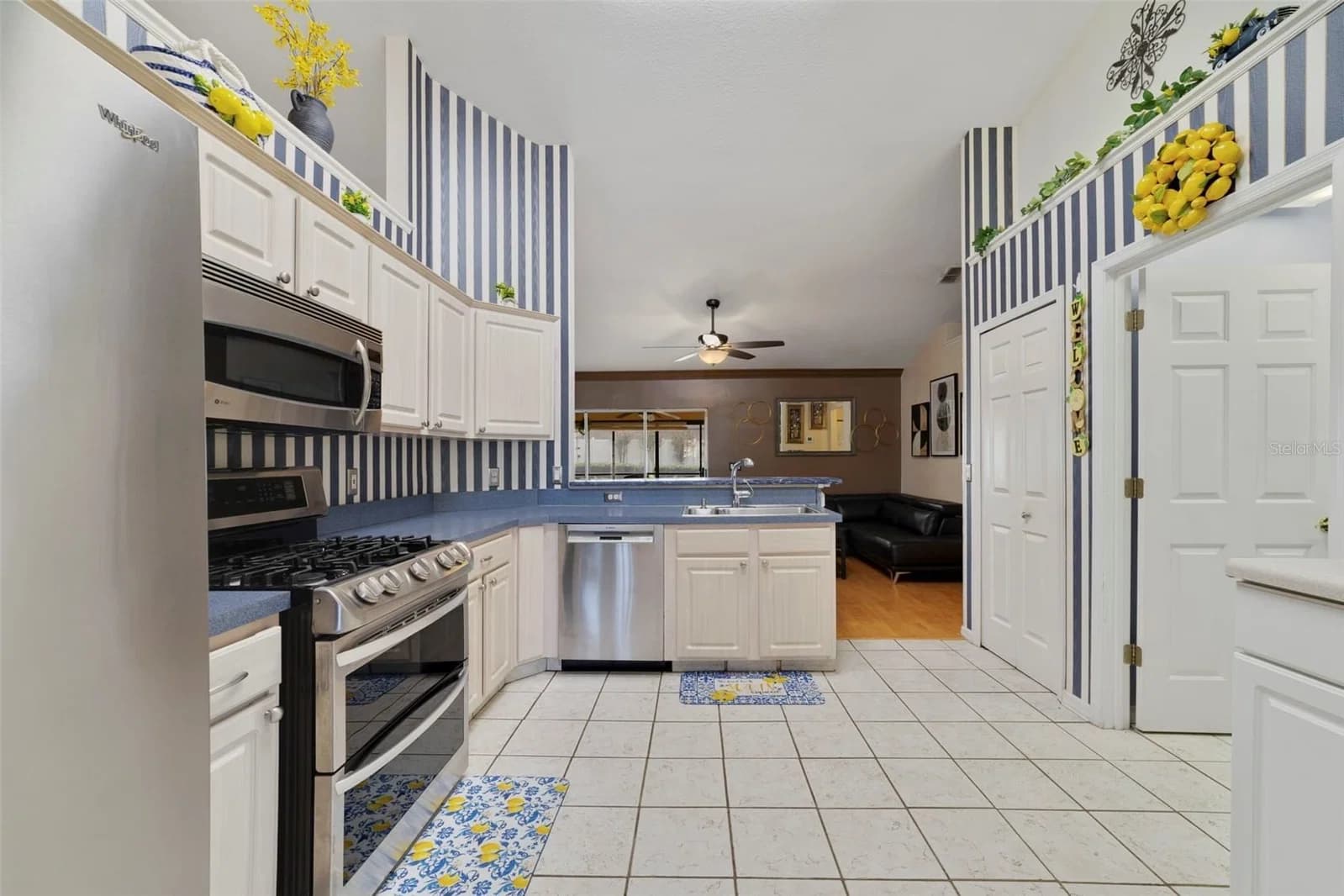 Photo 5 of 255 LOMA DEL SOL Drive