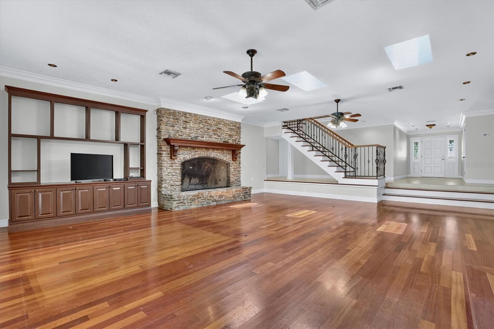 306 OAK ESTATES