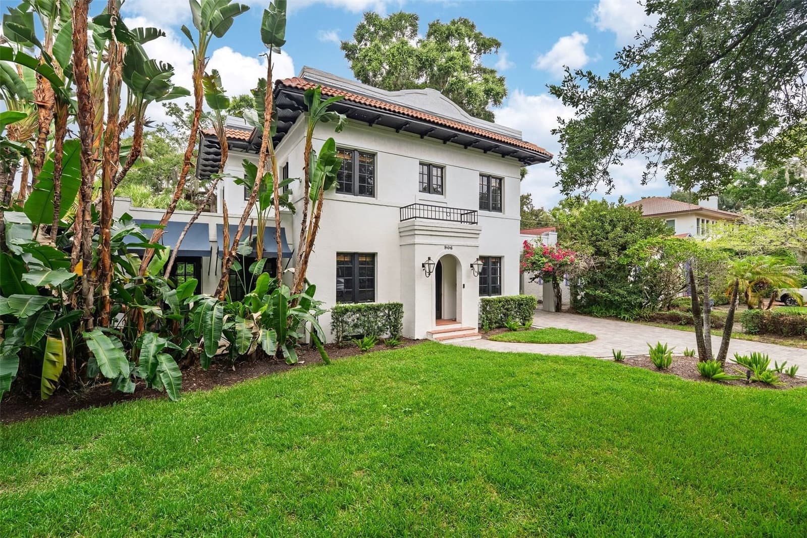 906 ALHAMBRA