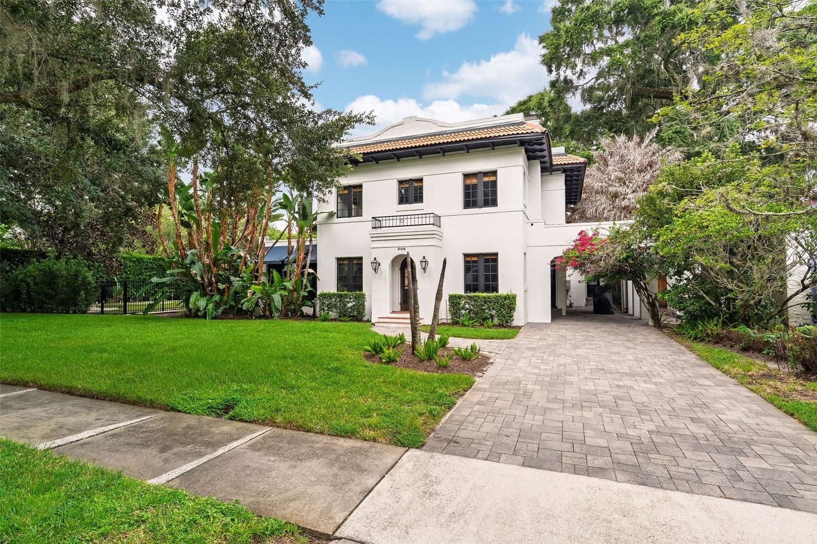 906 ALHAMBRA