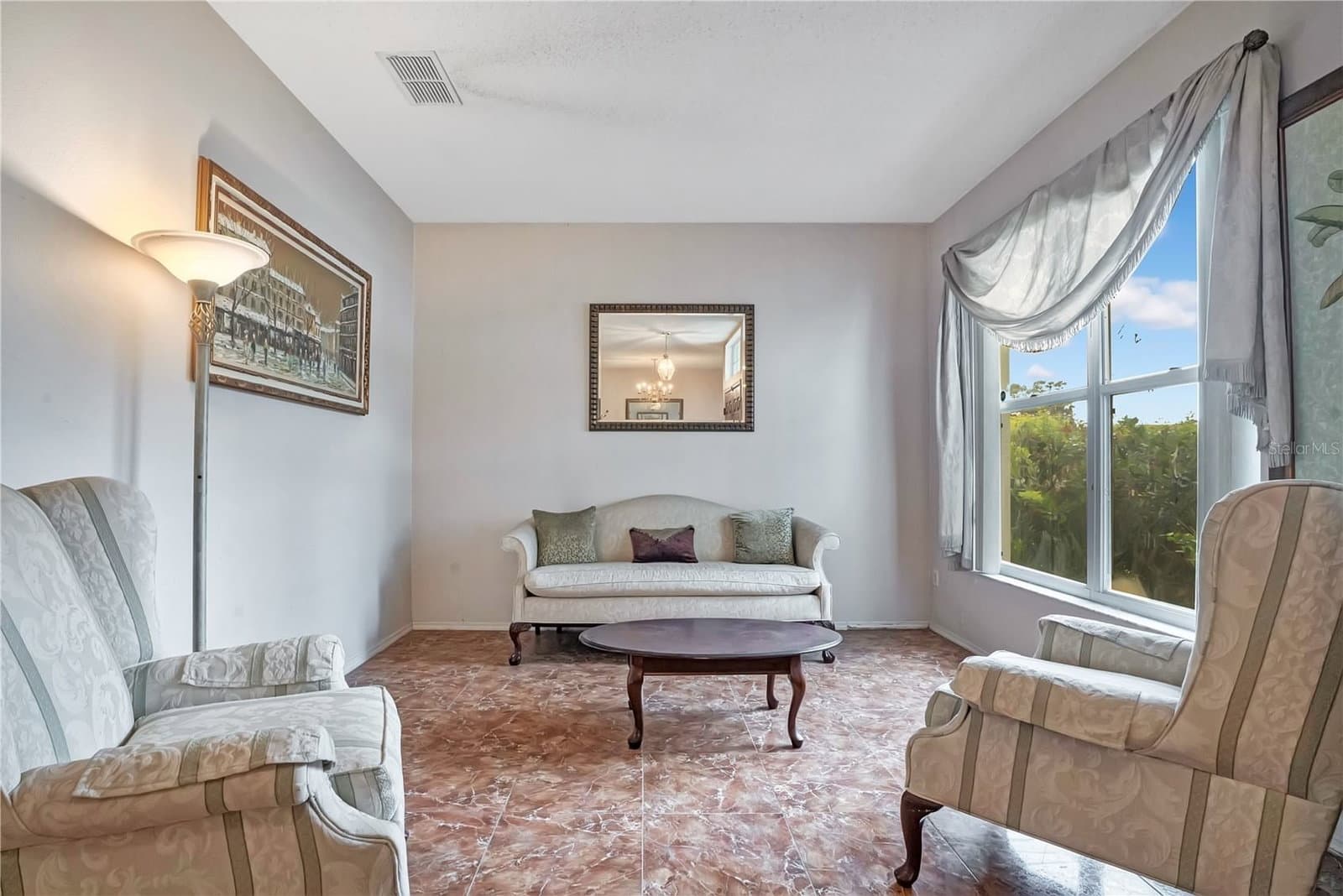Photo 4 of 1019 BRIDGEWAY