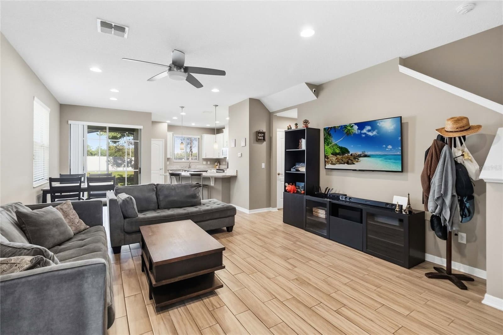 2618 WHITE ISLE
