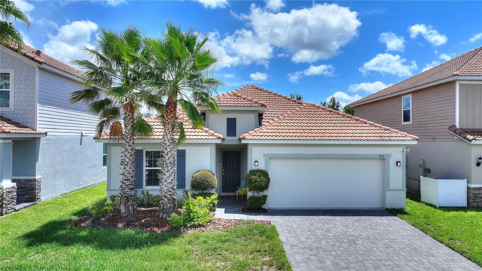 1111 OAK BLUFF