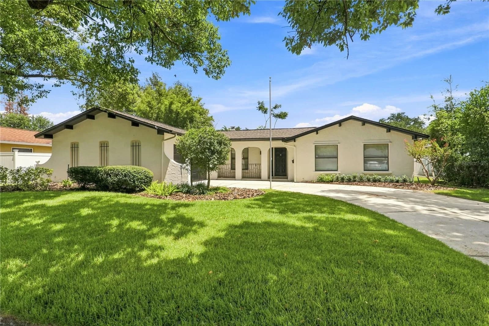 724 MONMOUTH Way