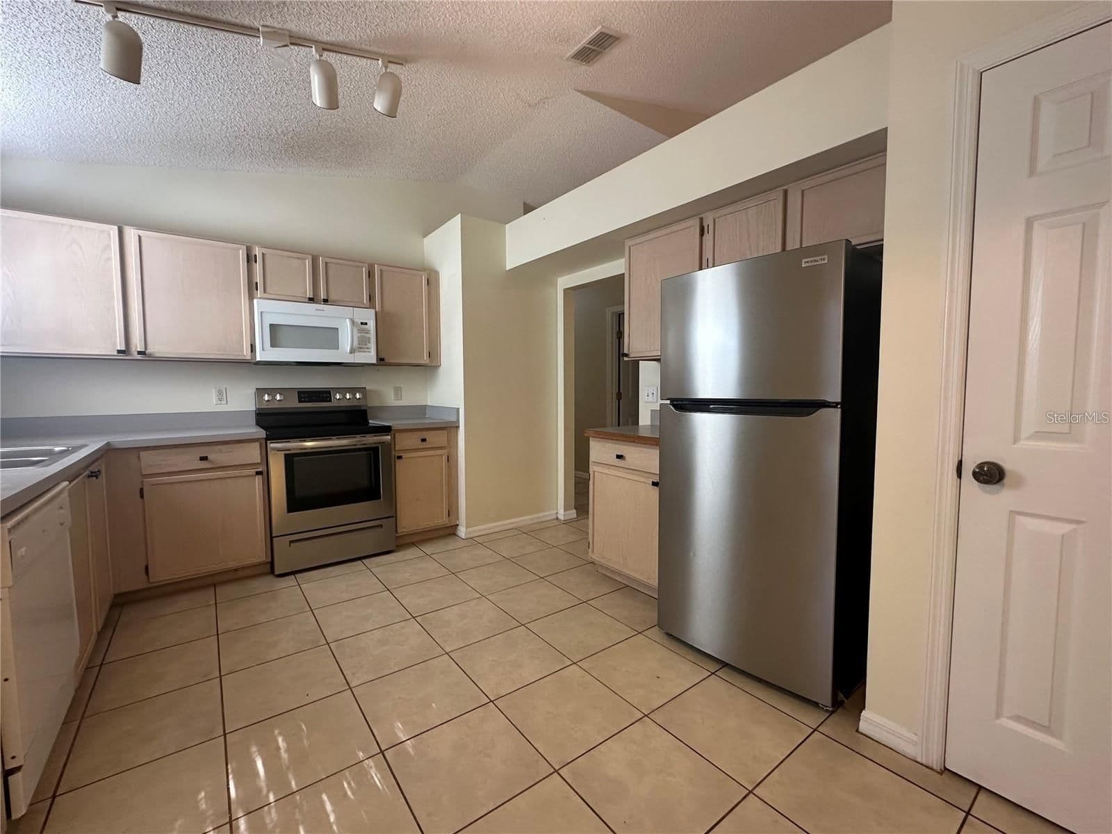 Photo 5 of 17432 WOODCREST