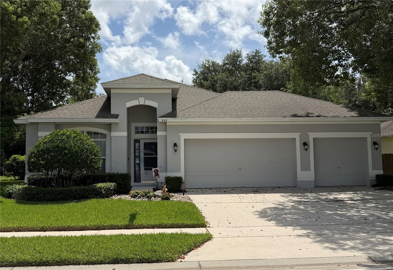923 BRIDGEWAY
