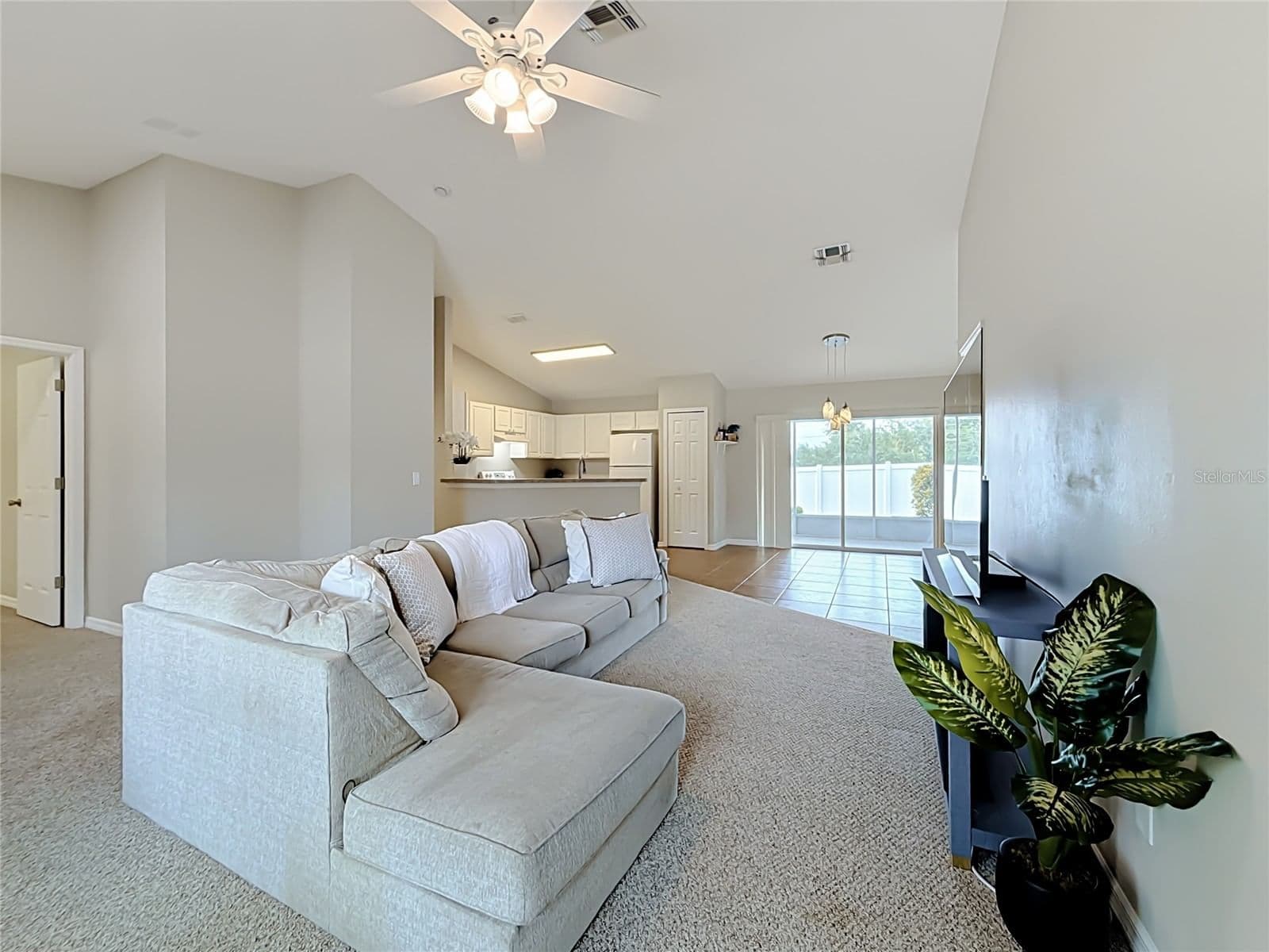 Photo 4 of 1364 HILLVIEW