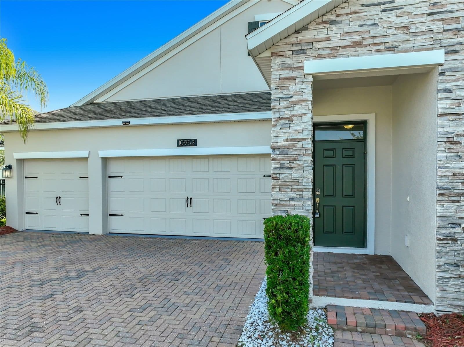 Photo 5 of 10952 LONGLEAF WOODS