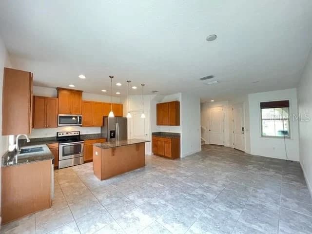 Photo 5 of 13927 ARCLID Street