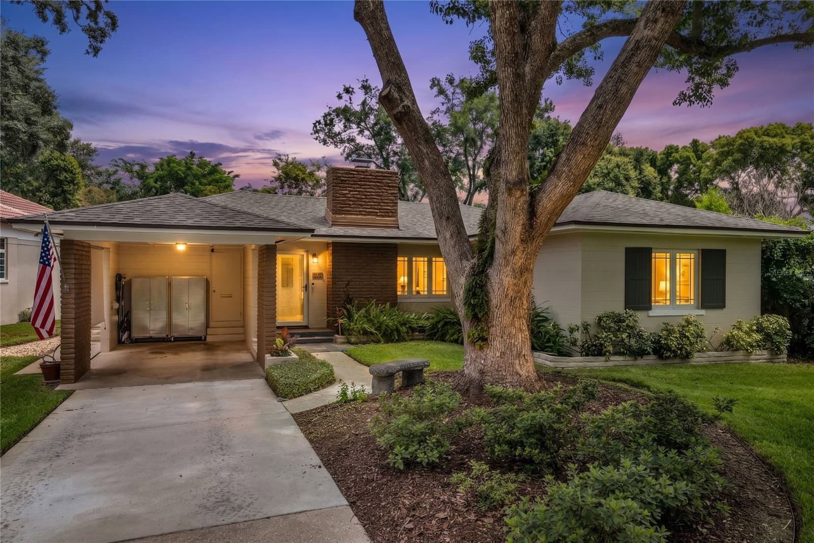 1215 DELANEY PARK