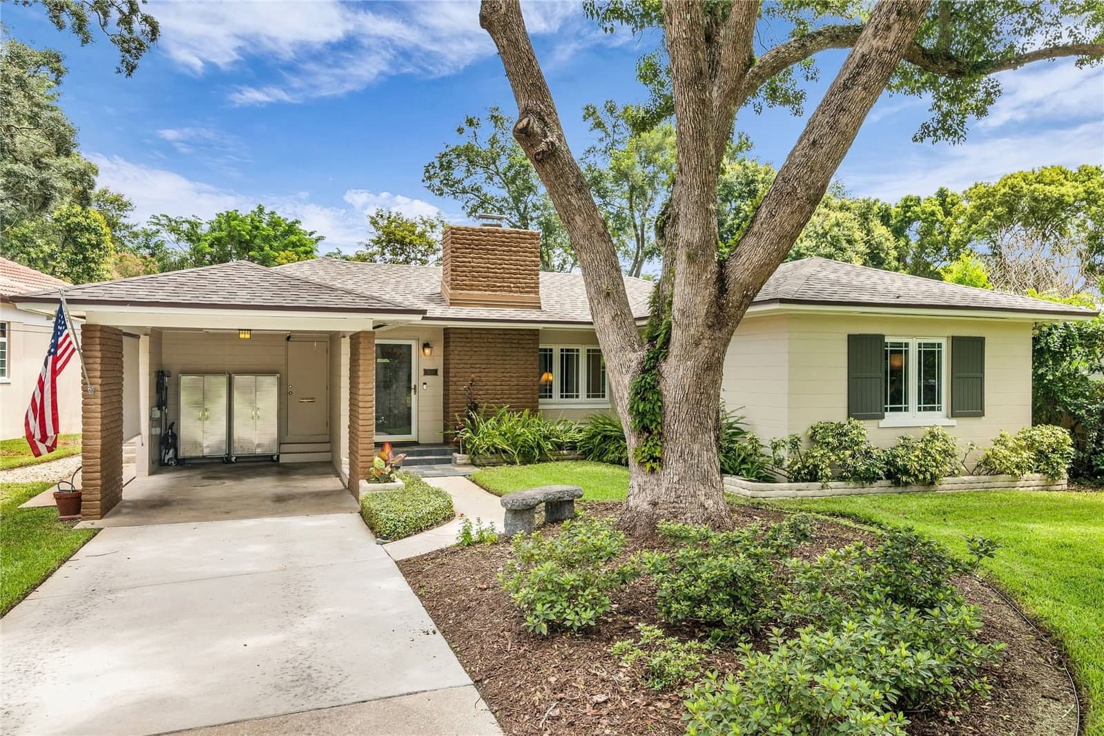 1215 DELANEY PARK
