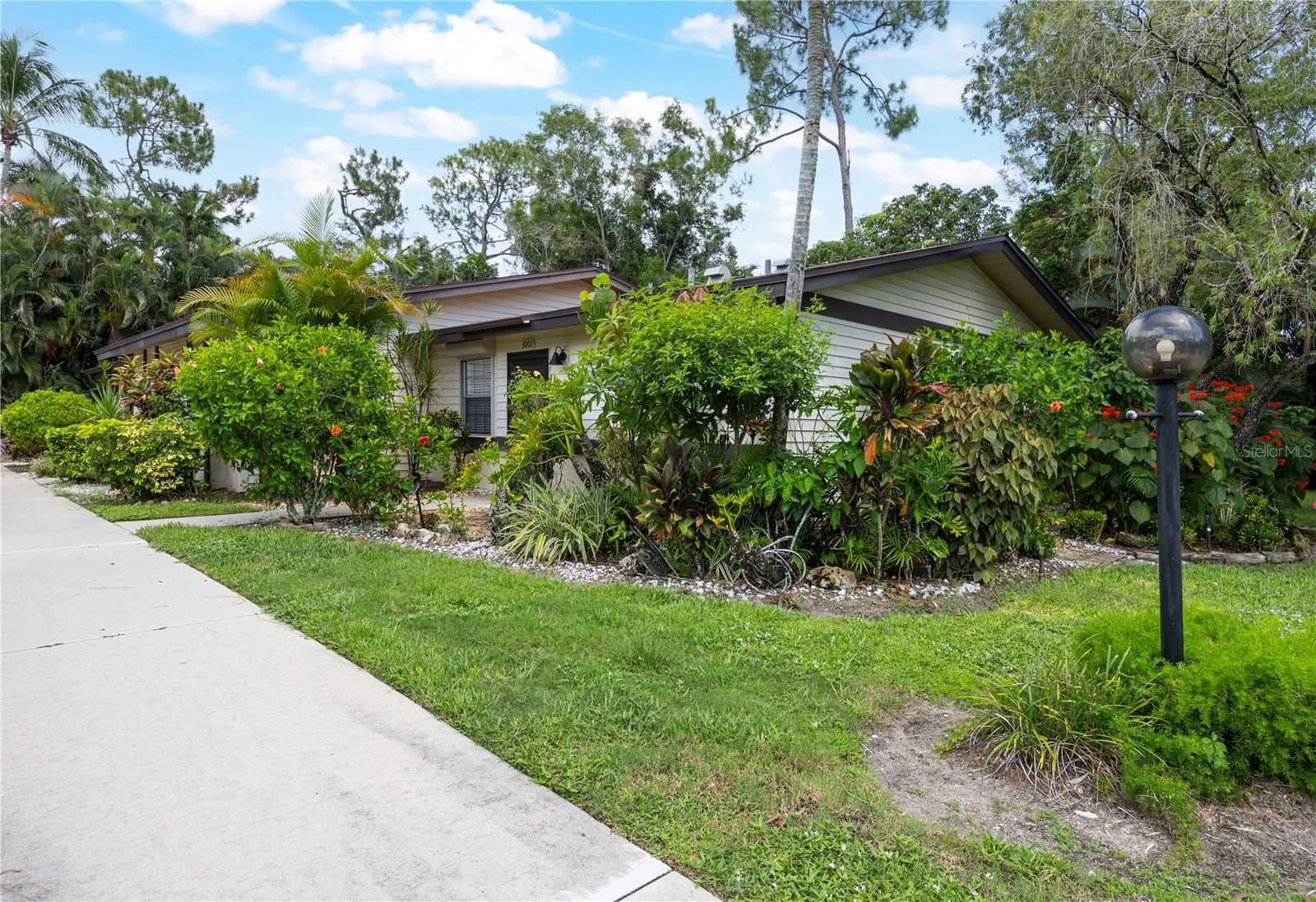 1001 PINE ISLE