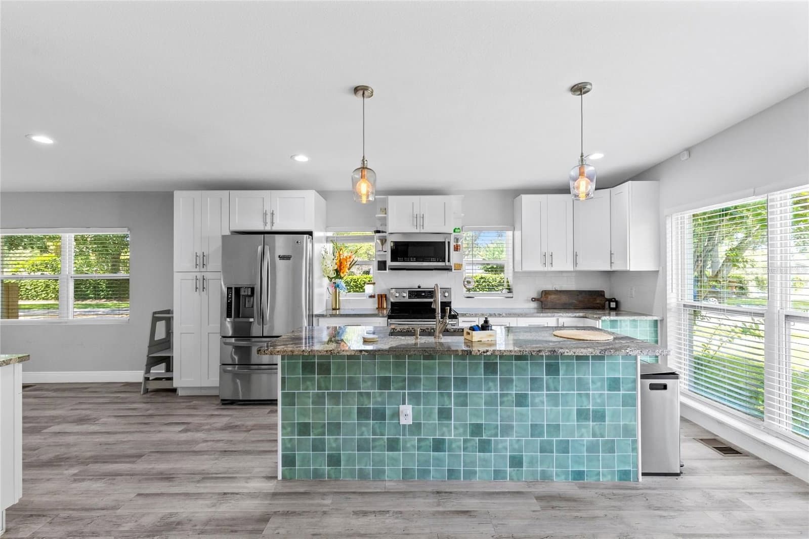Photo 5 of 1502 MONTCALM