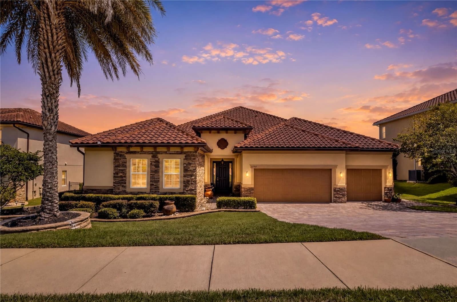 1744 BELLA LAGO