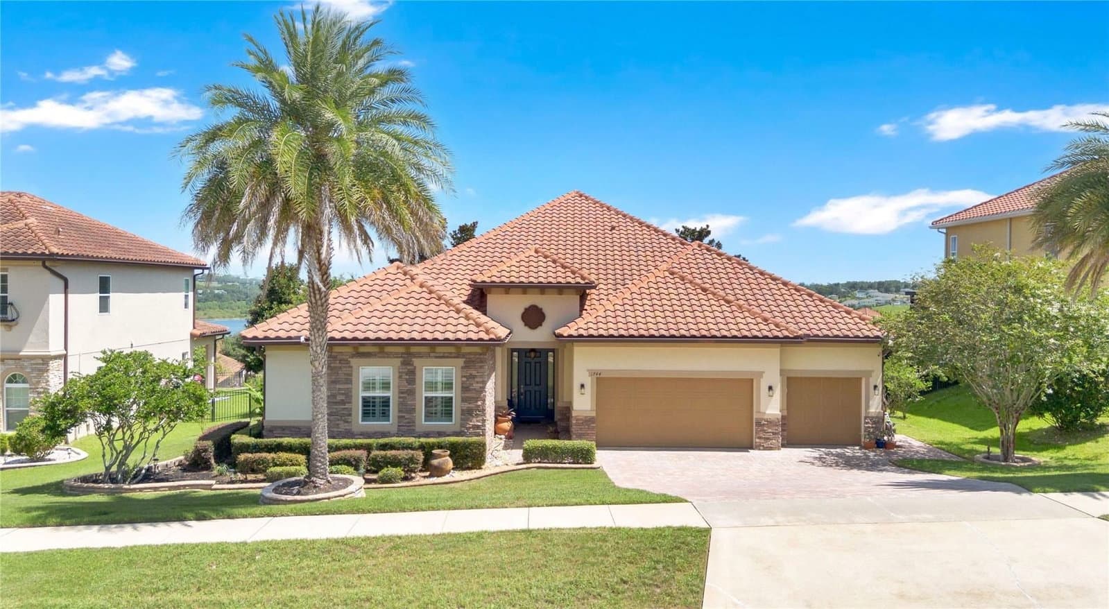 1744 BELLA LAGO