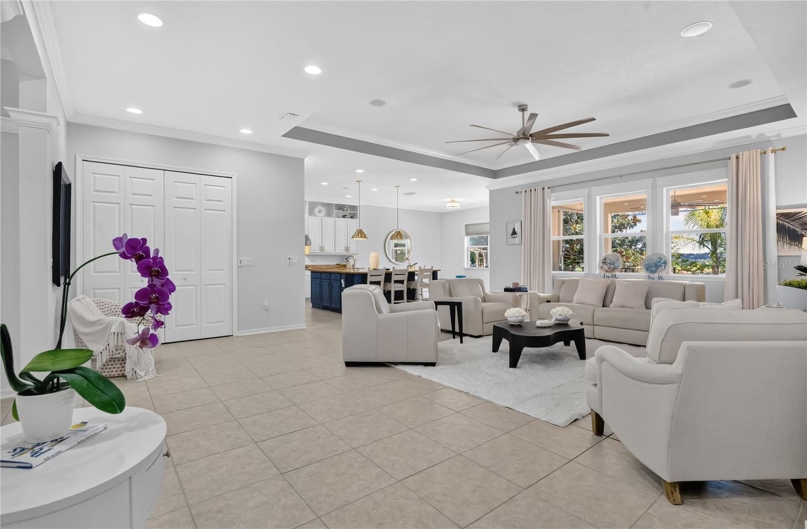 1744 BELLA LAGO